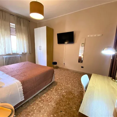 Casa Viola A 900 Mt Dalla Staz. Πεσκάρα