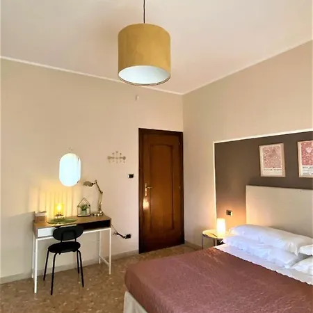 Casa Viola A 900 Mt Dalla Staz. 3*