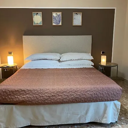 Casa Viola A 900 Mt Dalla Staz. 3*