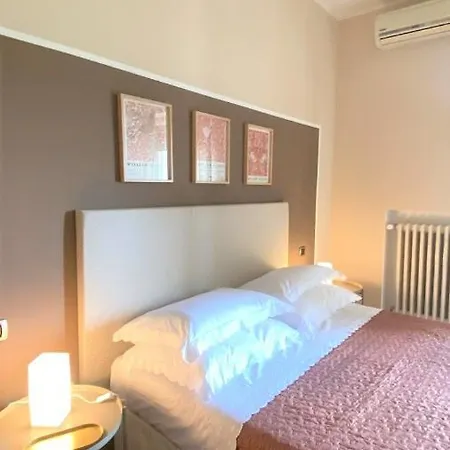 Casa Viola A 900 Mt Dalla Staz. Πανσιόν