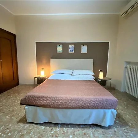 Penzion Casa Viola A 900 Mt Dalla Staz.