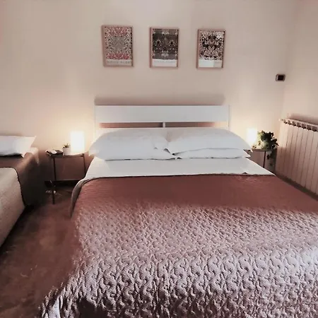 Casa Viola A 900 Mt Dalla Staz. Pensionat 3*