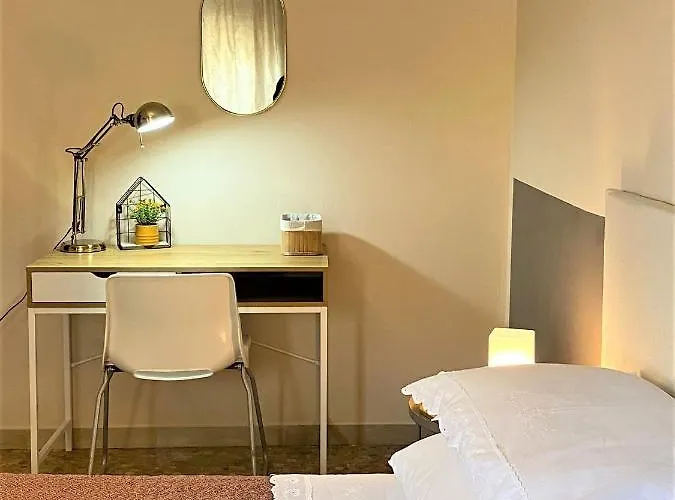 Casa Viola A 900 Mt Dalla Staz. بيت ضيافة 3*