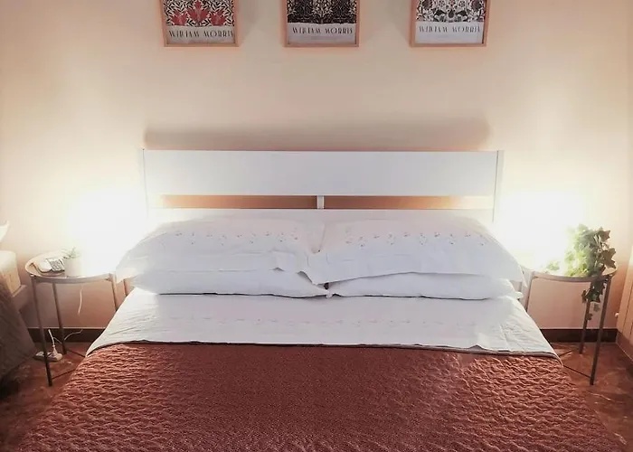 Casa Viola A 900 Mt Dalla Staz. بيت ضيافة 3*