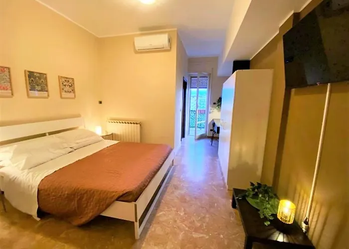 Affittacamere Casa Viola A 900 Mt Dalla Staz. 3*